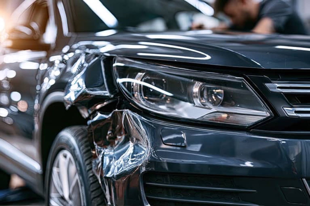 Front-quarter collision damage during assessment